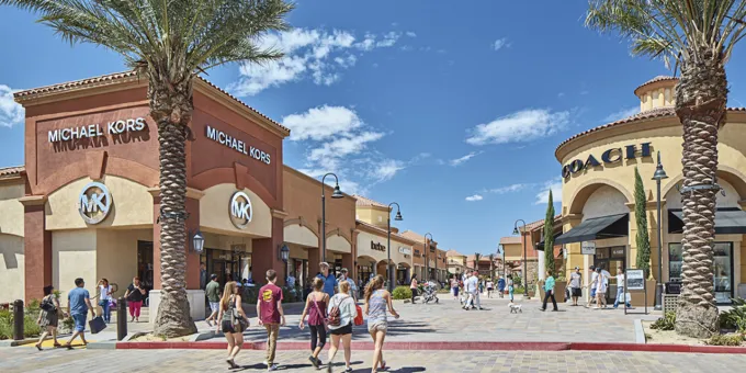 Desert Hills Premium Outlets